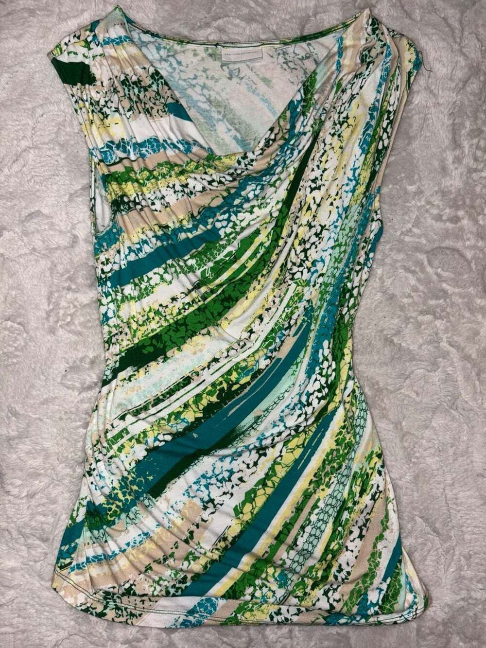 New York & Company Sleeveless Cowl Neck Ruched Abstract Print Top